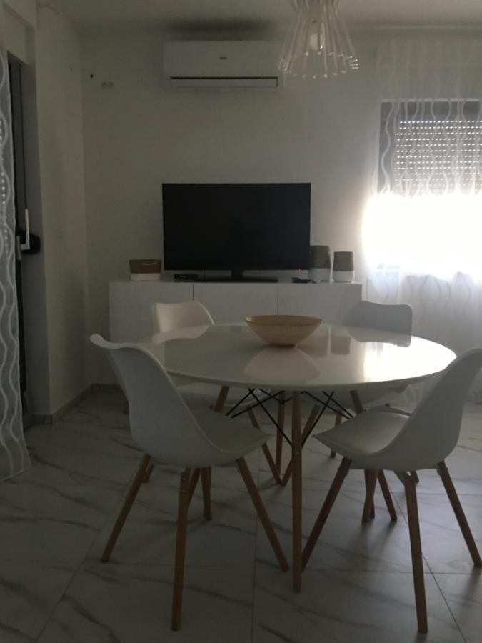 Apartmani Zlata Sveti Filip i Jakov Exteriör bild