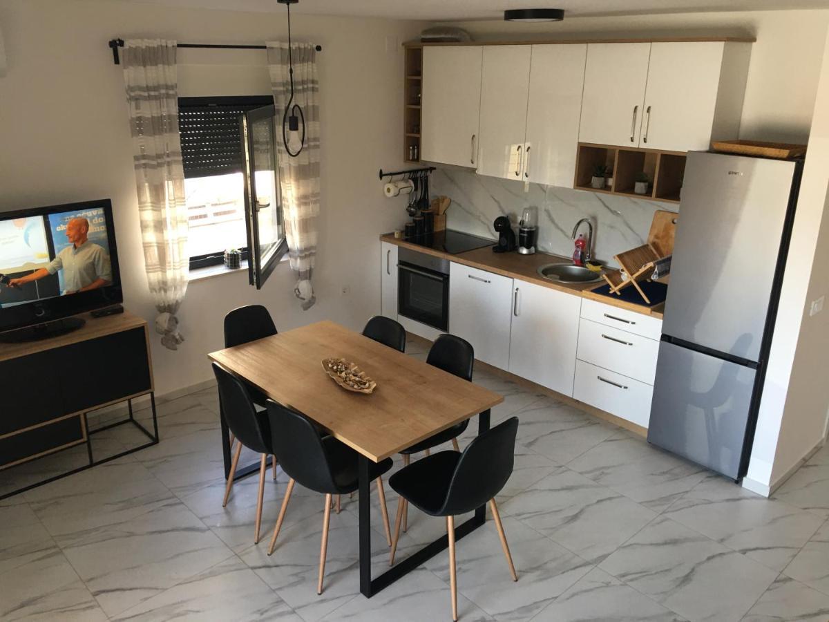 Apartmani Zlata Sveti Filip i Jakov Exteriör bild