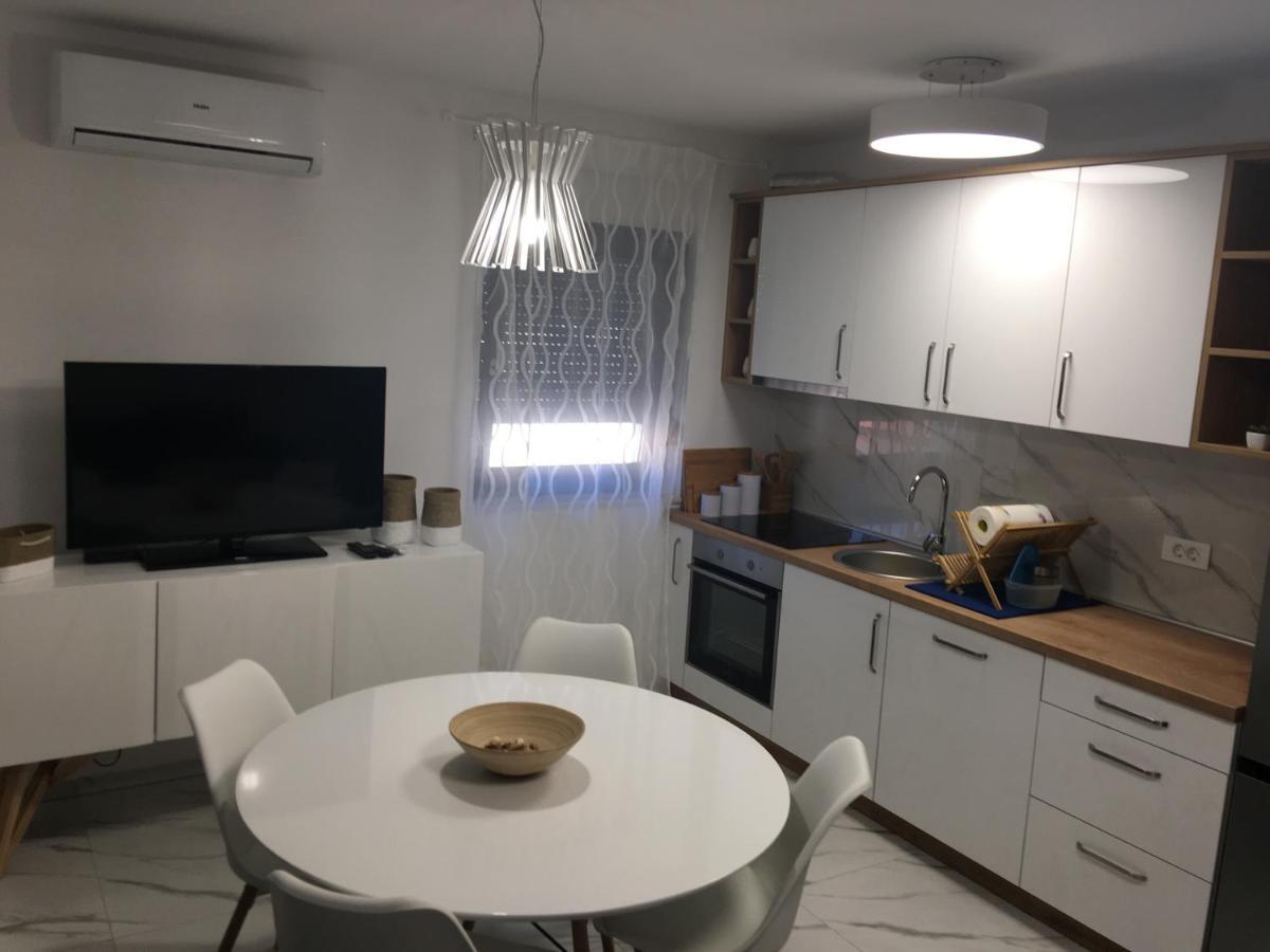 Apartmani Zlata Sveti Filip i Jakov Exteriör bild